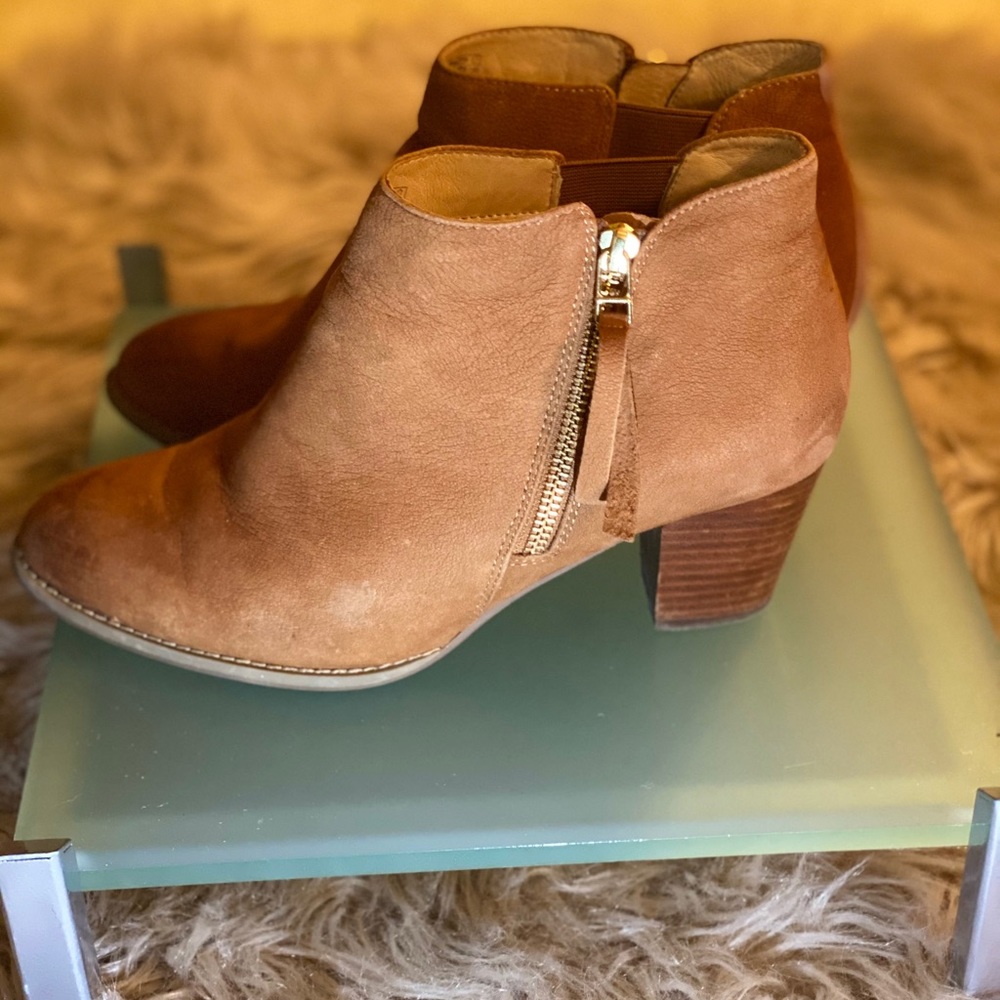 Vionic Tan Ankle Boots with Zipper 9 1/2 Wide